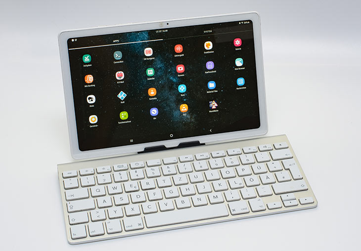 ein Tablet mit Bluetooth-Tastatur